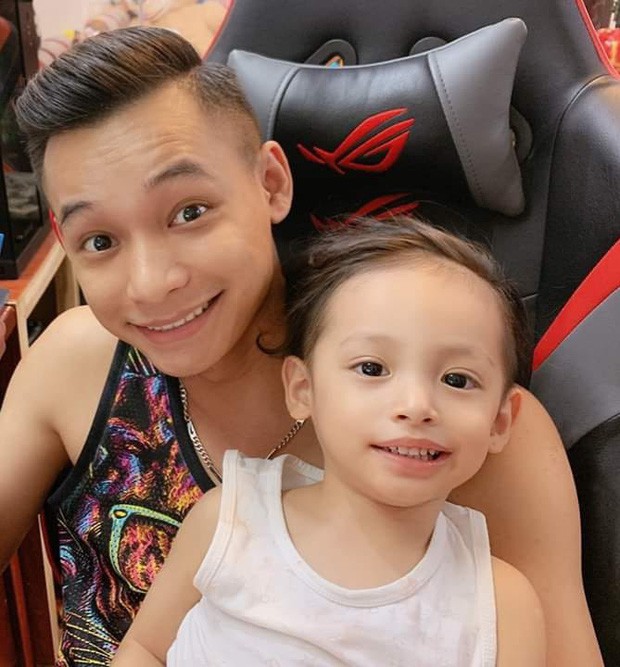 Cha truyền con nối, những quý tử nhà Độ Mixi, Thầy Giáo Ba... sẽ là thế hệ streamer nhí đáng chờ đợi trong tương lai? - Ảnh 1. Cha truyền con nối, những quý tử nhà Độ Mixi, Thầy Giáo Ba... sẽ là thế hệ streamer nhí đáng chờ đợi trong tương lai? - Ảnh 1.