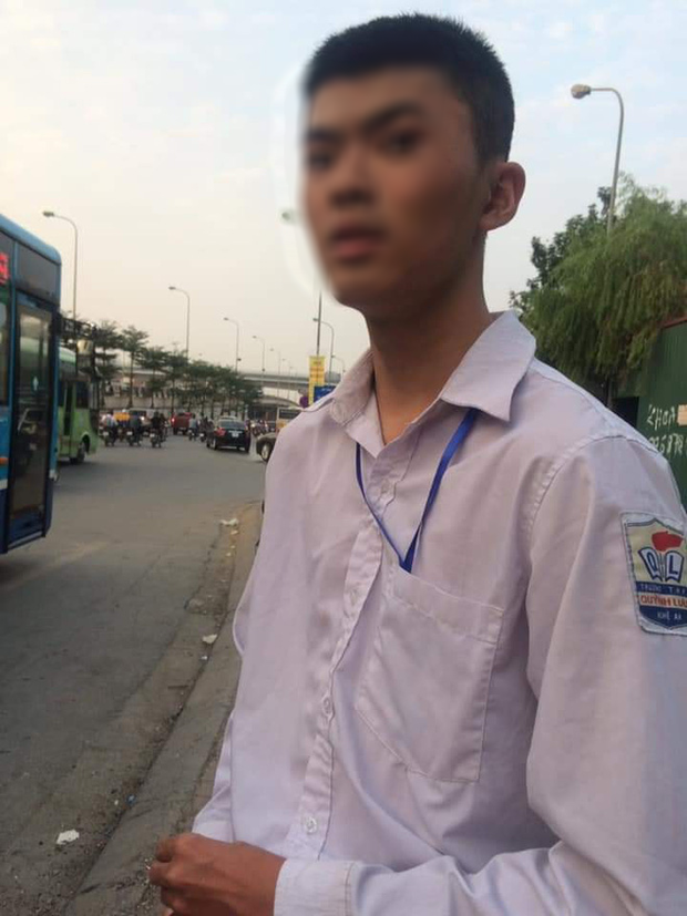 Nam sinh Nghệ An đi xe máy 200km ra Hà Nội tìm bạn gái quen qua mạng nhưng bị lạc đường không thể trở về - Ảnh 2.