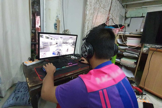 Nóng giận khi chơi game online, cậu nhóc 15 tuổi dùng dao đe dọa mẹ ruột - Ảnh 1. Nóng giận khi chơi game online, cậu nhóc 15 tuổi dùng dao đe dọa mẹ ruột - Ảnh 1.