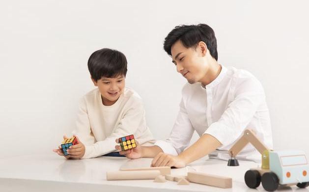 Xiaomi ra mắt Mi Rubik’s Cube giá 11 USD, không chỉ để chơi mà còn có thể điều khiển tất cả thiết bị thông minh trong nhà - Ảnh 1.
