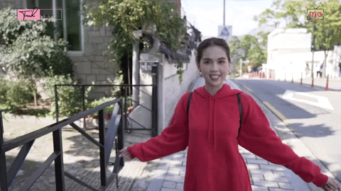 Quay youtube kiểu Ngọc Trinh: Xoay người bị vấp, hết hồn lỡ miệng nói tục - Ảnh 3. Quay youtube kiểu Ngọc Trinh: Xoay người bị vấp, hết hồn lỡ miệng nói tục - Ảnh 3.