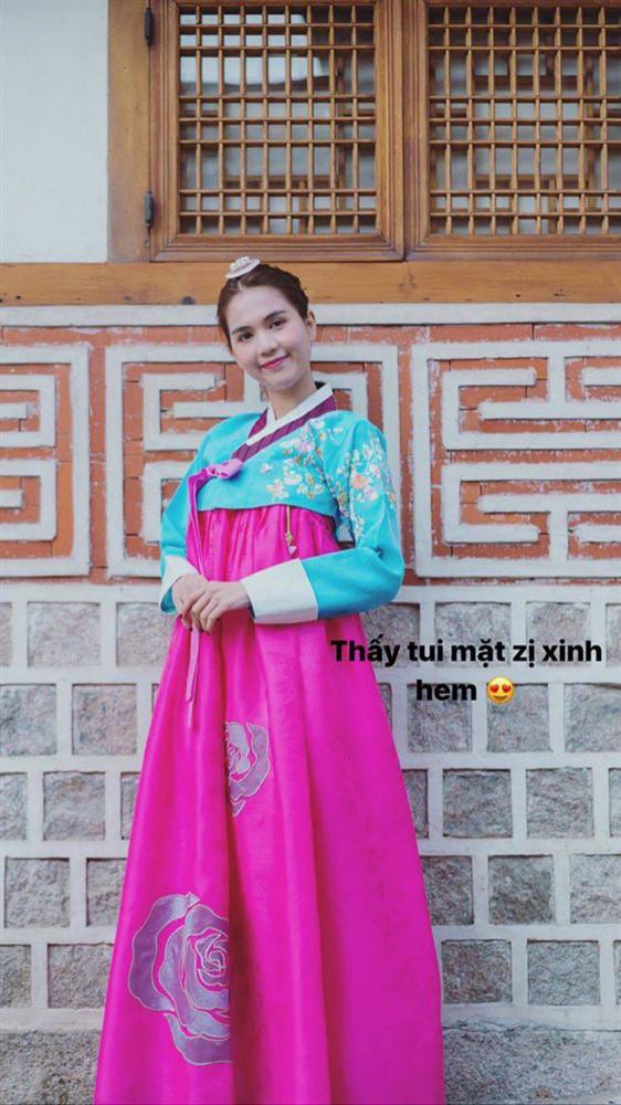 Quay youtube kiểu Ngọc Trinh: Xoay người bị vấp, hết hồn lỡ miệng nói tục - Ảnh 4. Quay youtube kiểu Ngọc Trinh: Xoay người bị vấp, hết hồn lỡ miệng nói tục - Ảnh 4.