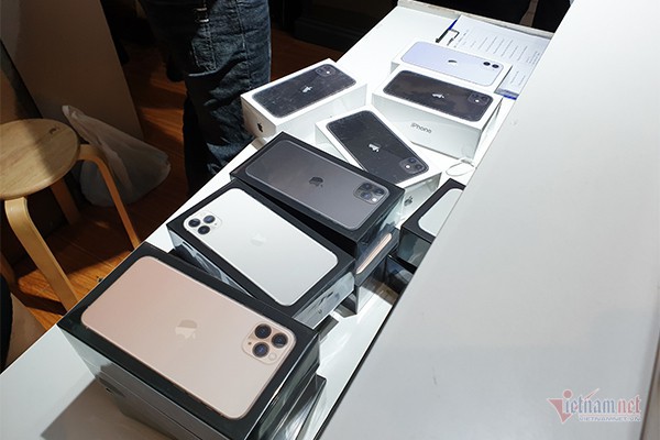 Giá iPhone 11, iPhone 11 Pro tại Việt Nam giảm sốc 5 triệu đồng - Ảnh 1. Giá iPhone 11, iPhone 11 Pro tại Việt Nam giảm sốc 5 triệu đồng - Ảnh 1.