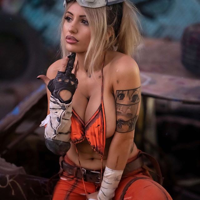 Nữ cosplayer quái vật ba đầu nổi tiếng nóng bỏng Liz Katz bị khóa tài khoản twitch mặc dù lúc stream luôn mặc đủ quần áo - Ảnh 4.