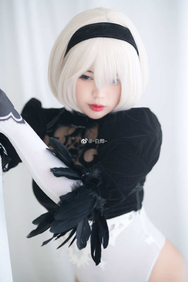 Cô nàng nóng bỏng 2B trong Nier: Automata lại thiêu đốt người hâm mộ qua loạt ảnh cosplay đẹp lung linh - Ảnh 7.