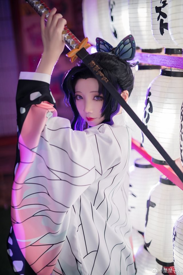 Trùng trụ Kochou Shinobu thoát tục tựa tiên nữ qua loạt ảnh cosplay đẹp mê hồn - Ảnh 1.