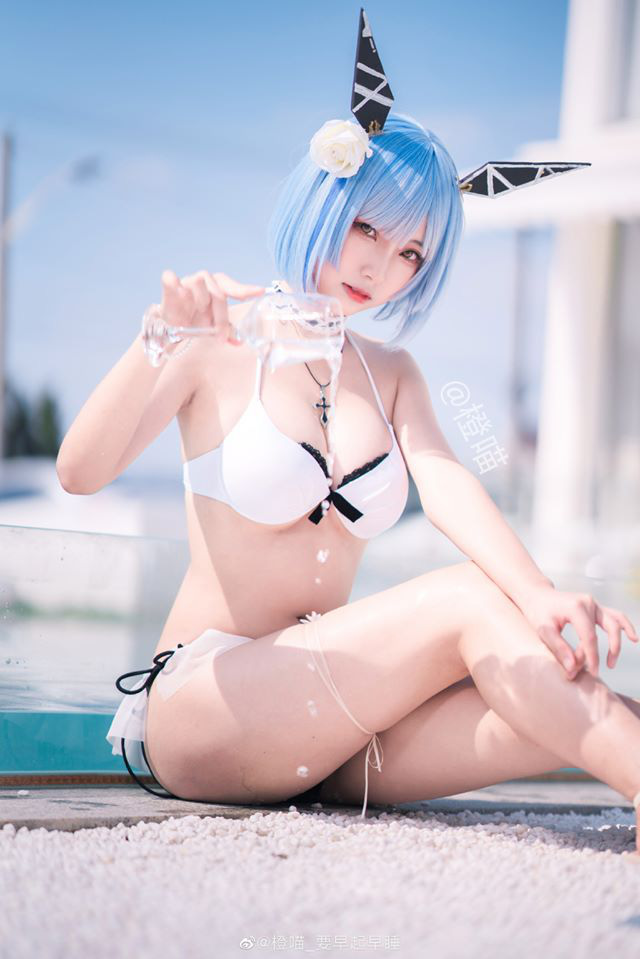 Bổ mắt khi ngắm gái xinh trong Azur Lane diện bikini khoe body cực nuột bên bể bơi - Ảnh 1.