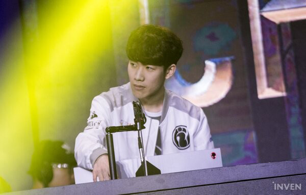 LMHT: TheShy khẳng định sẽ tiếp tục gắn bó cùng Invictus Gaming sau hàng loạt tin đồn chuyển nhượng - Ảnh 3.