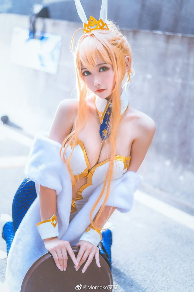 Ngắm nàng Vua nước Anh Arturia Pendragon bước ra đời thật qua loạt ảnh cosplay đẹp mắt - Ảnh 1.