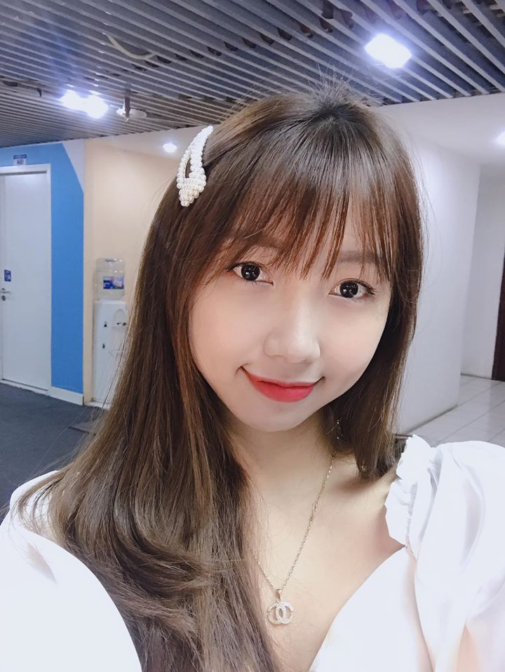 Au iDol trở thành vựa thính mới của giới trẻ theo đúng nghĩa đen: Hội tụ toàn gái xinh... thế hệ 0x - Ảnh 12. Au iDol trở thành vựa thính mới của giới trẻ theo đúng nghĩa đen: Hội tụ toàn gái xinh... thế hệ 0x - Ảnh 12.