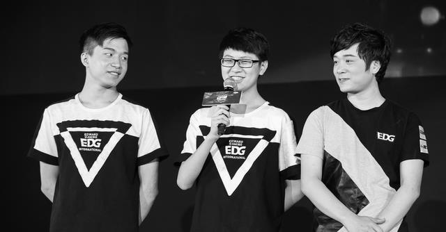 LMHT: Nối tiếp Mata, thần rừng Clearlove trở thành huấn luyện viên cho Edward Gaming - Ảnh 4. LMHT: Nối tiếp Mata, thần rừng Clearlove trở thành huấn luyện viên cho Edward Gaming - Ảnh 4.