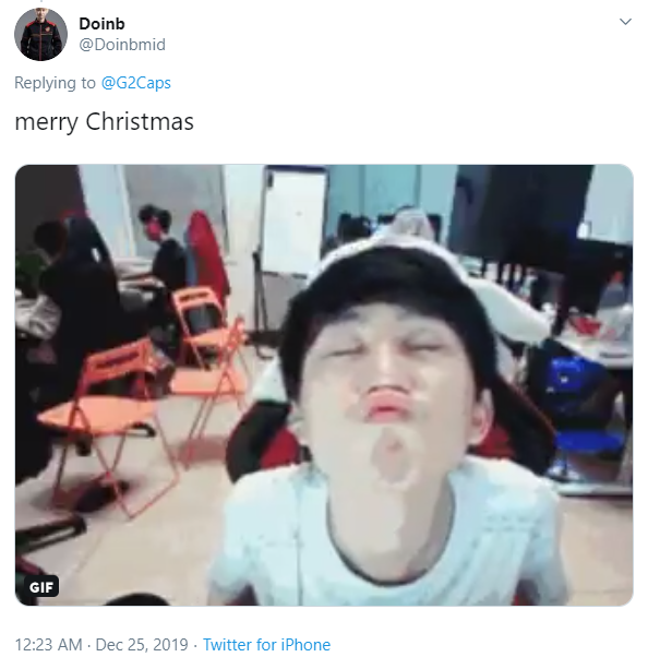 Mất hết phép bổ trợ mà vẫn dám lên mạng đăng clip gái xinh, Doinb bị vợ gank ra bã ngay đêm Noel - Ảnh 3. Mất hết phép bổ trợ mà vẫn dám lên mạng đăng clip gái xinh, Doinb bị vợ gank ra bã ngay đêm Noel - Ảnh 3.