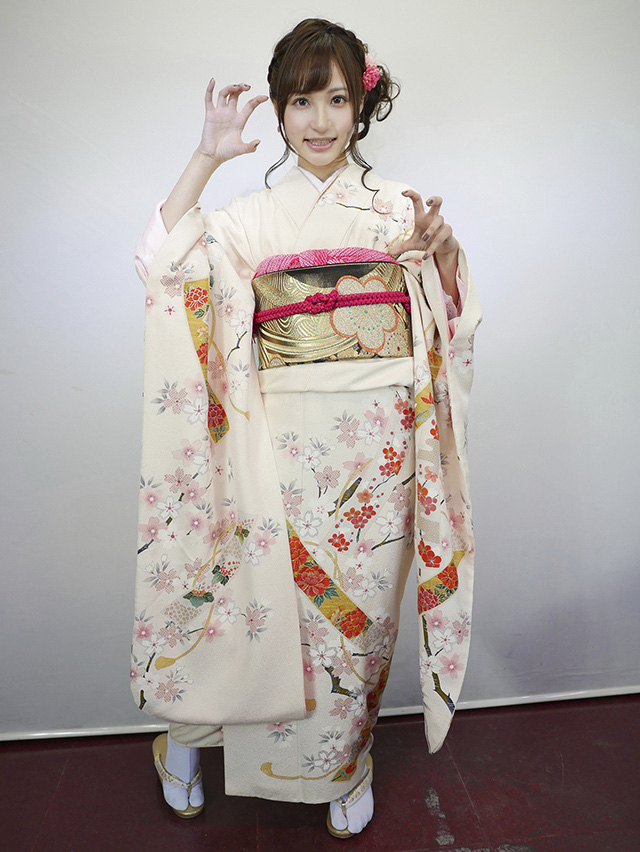 Loạt ảnh các mỹ nhân Nhật Bản trong trang phục truyền thống đầy ngọt ngào trong ngày cuối năm - Ảnh 2.