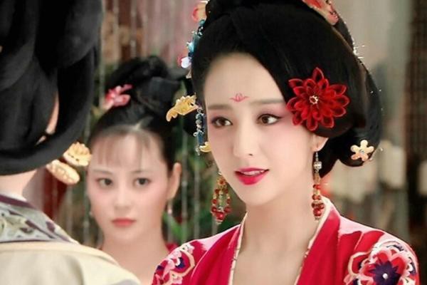 Những bí mật ít ai biết về Hoàng Hậu xuất thân kĩ nữ duy nhất trong lịch sử Trung Quốc: Đẹp nhưng ác độc - Ảnh 2.