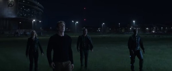 Avengers: Endgame: Truy tìm danh tính kẻ bí ẩn xuất hiện từ trên không khiến các siêu anh hùng phải náo loạn - Ảnh 2.