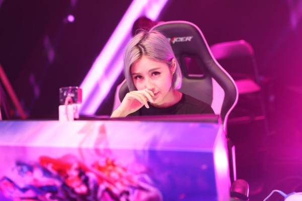 Không nghi ngờ gì nữa, đây chính là lý do 500 anh em nên yêu một cô nàng game thủ - Ảnh 1. Không nghi ngờ gì nữa, đây chính là lý do 500 anh em nên yêu một cô nàng game thủ - Ảnh 1.