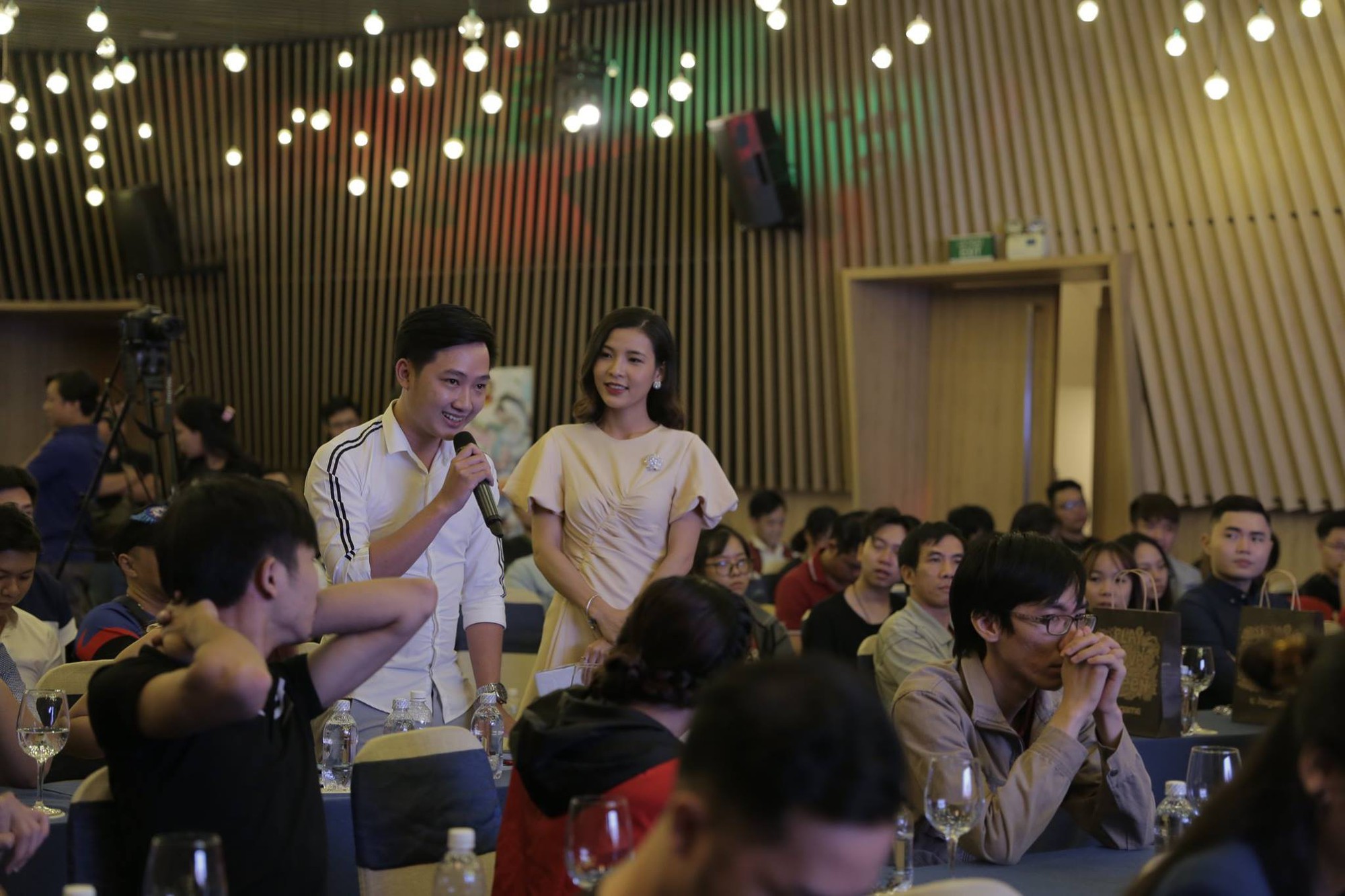 Họp báo Thục Sơn Kỳ Hiệp Mobile: Một NPH đủ tâm, một NSX đủ tầm và một cộng đồng đủ niềm tin - Ảnh 7. Họp báo Thục Sơn Kỳ Hiệp Mobile: Một NPH đủ tâm, một NSX đủ tầm và một cộng đồng đủ niềm tin - Ảnh 7.