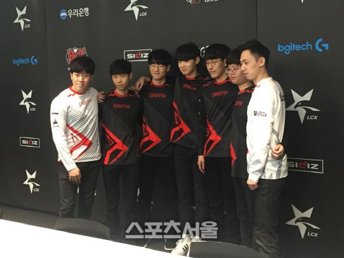 LMHT: Chung kết LCK Xuân 2019, SKT T1 hay Griffin sẽ là chủ nhân của ngai vàng? - Ảnh 2. LMHT: Chung kết LCK Xuân 2019, SKT T1 hay Griffin sẽ là chủ nhân của ngai vàng? - Ảnh 2.