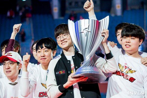 LMHT: Đây là những đối thủ mà Faker và SKT sẽ phải vượt qua để khẳng định vị thế ông vua MSI - Ảnh 1. LMHT: Đây là những đối thủ mà Faker và SKT sẽ phải vượt qua để khẳng định vị thế ông vua MSI - Ảnh 1.