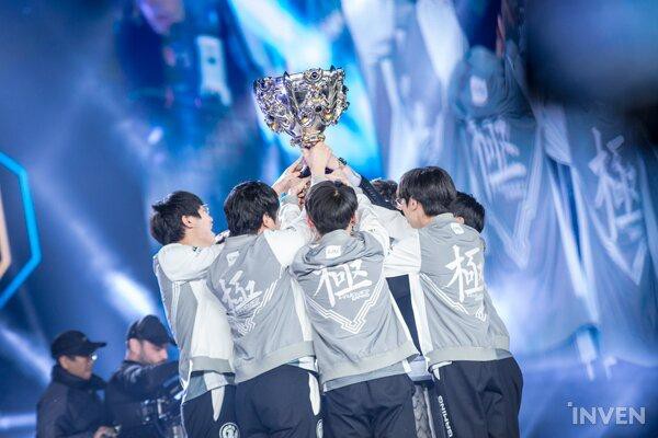 LMHT: Đây là những đối thủ mà Faker và SKT sẽ phải vượt qua để khẳng định vị thế ông vua MSI - Ảnh 3. LMHT: Đây là những đối thủ mà Faker và SKT sẽ phải vượt qua để khẳng định vị thế ông vua MSI - Ảnh 3.