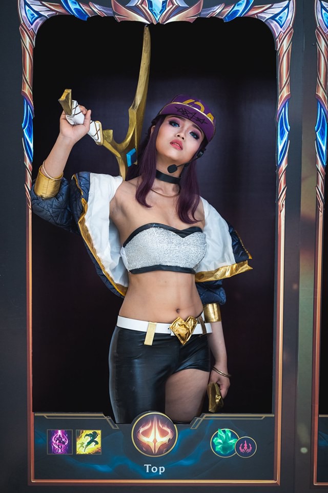 LMHT: Dàn cosplay cực ngầu và quyến rũ khiến ngày thi đấu thứ 2 vòng bảng MSI 2019 trở nên không thể nóng bỏng hơn - Ảnh 7. LMHT: Dàn cosplay cực ngầu và quyến rũ khiến ngày thi đấu thứ 2 vòng bảng MSI 2019 trở nên không thể nóng bỏng hơn - Ảnh 7.