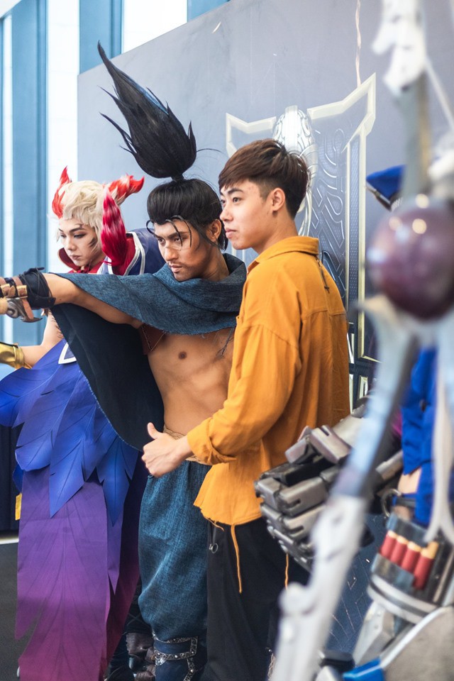 LMHT: Dàn cosplay cực ngầu và quyến rũ khiến ngày thi đấu thứ 2 vòng bảng MSI 2019 trở nên không thể nóng bỏng hơn - Ảnh 8. LMHT: Dàn cosplay cực ngầu và quyến rũ khiến ngày thi đấu thứ 2 vòng bảng MSI 2019 trở nên không thể nóng bỏng hơn - Ảnh 8.