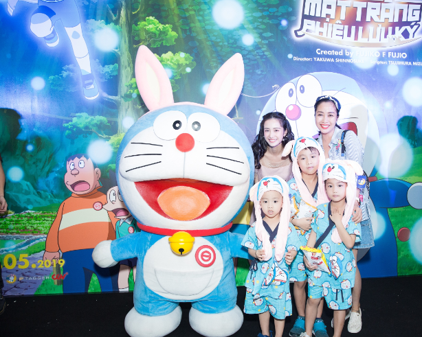 Gia đình dàn sao Việt hào hứng khám phá Mặt Trăng cùng Doraemon và những người bạn - Ảnh 4.