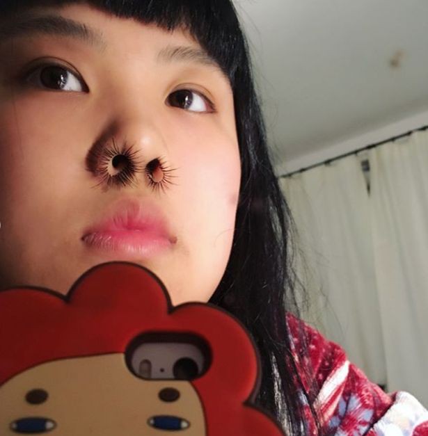 Trào lưu tự sướng kinh dị: Rủ nhau chụp ảnh selfie với lông mũi - Ảnh 2.