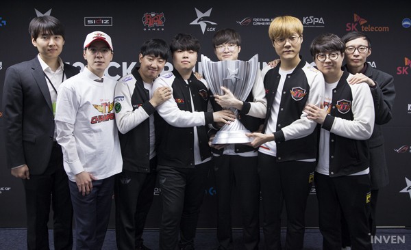 LMHT: Game thủ rủ nhau truy sát Faker và đồng bọn khi tìm được nick ở rank Việt - Ảnh 1. LMHT: Game thủ rủ nhau truy sát Faker và đồng bọn khi tìm được nick ở rank Việt - Ảnh 1.