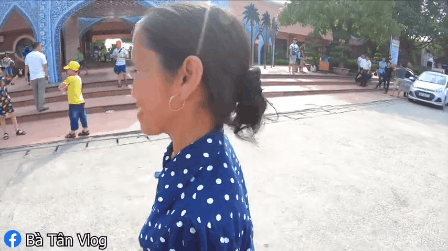 Cuối tuần bà Tân vê - lốc nghỉ nấu ăn, cùng con trai Hưng vlog đi chơi công viên siêu to khổng lồ - Ảnh 1.