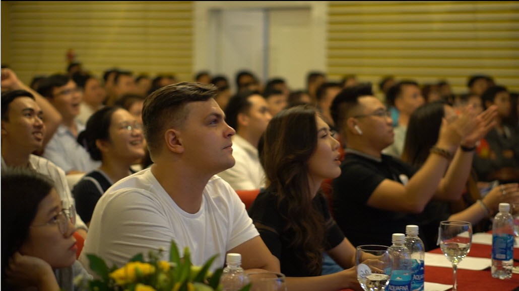 Cạn lời với logic đen tối của Tây khi chơi game Việt: Truyền Công chẳng khác gì đang làm... chuyện người lớn - Ảnh 2. Cạn lời với logic đen tối của Tây khi chơi game Việt: Truyền Công chẳng khác gì đang làm... chuyện người lớn - Ảnh 2.