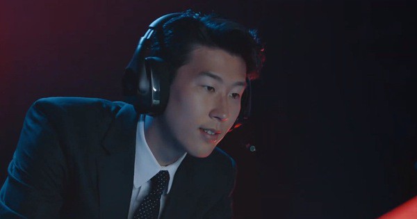 LMHT: Son Heung Min cosplay HLV của SKT T1, chỉ trích luôn cả siêu sao Faker - Ảnh 2.