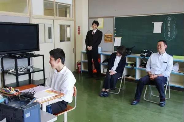 Trường học cô đơn nhất Nhật Bản: Mở cửa chỉ để đón 1 nam sinh, ngày anh chàng tốt nghiệp trường cũng đóng cửa luôn - Ảnh 4.