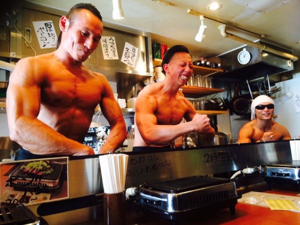 Thăm nhà hàng thịt nướng lực điền số 1 Nhật Bản, đến ăn được trai đẹp 6 múi phục vụ tận mồm - Ảnh 3.