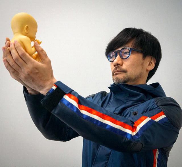 Hideo Kojima bị giữ lại tại sân bay vì mang theo mô hình bào thai - Ảnh 6.