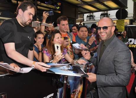 Jason Statham tụ hội cùng cả “gia đình” tại buổi công chiếu bom tấn Fast & Furious: Hobbs & Shaw ở London - Ảnh 4.