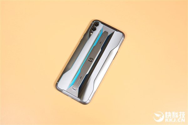 Cận cảnh Xiaomi Black Shark 2 Pro: Một con quái vật ẩn náu trong thân thể mỹ miều - Ảnh 6.