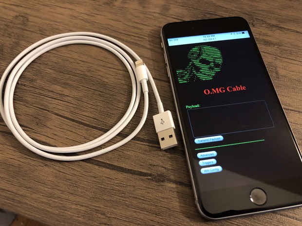 Hãi hùng với sạc iPhone giả mạo kiểu mới: Cắm vào là thoải mái hack, điều khiển máy nạn nhân từ xa - Ảnh 1.