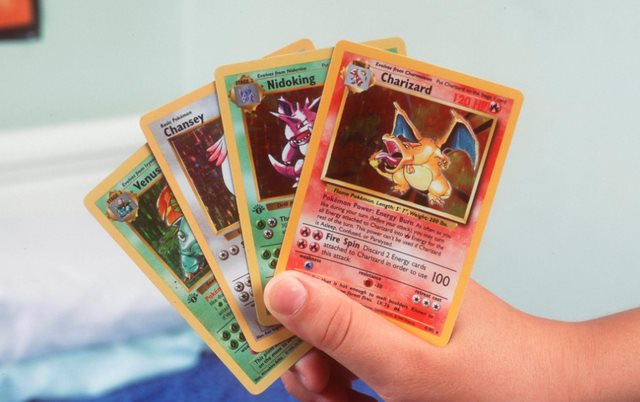 Bộ bài Pokemon này có giá tới 2,3 tỷ đồng: Trông hơi xấu nhưng độc, fan nào cũng muốn mua - Ảnh 2.