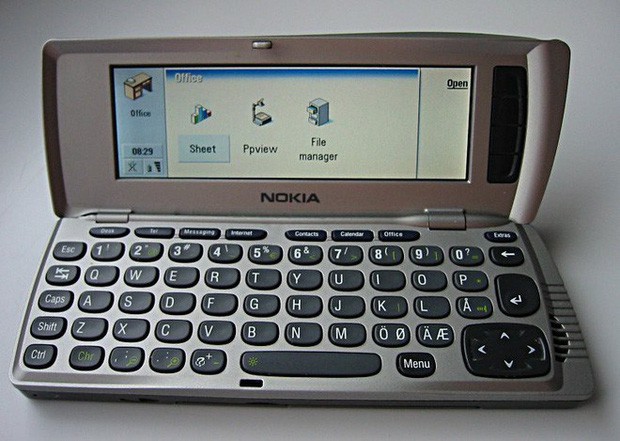 Nhìn lại Nokia 9210 Communicator: Chiếc điện thoại trong mơ của những ai ao ước làm doanh nhân thành đạt 19 năm trước - Ảnh 1.