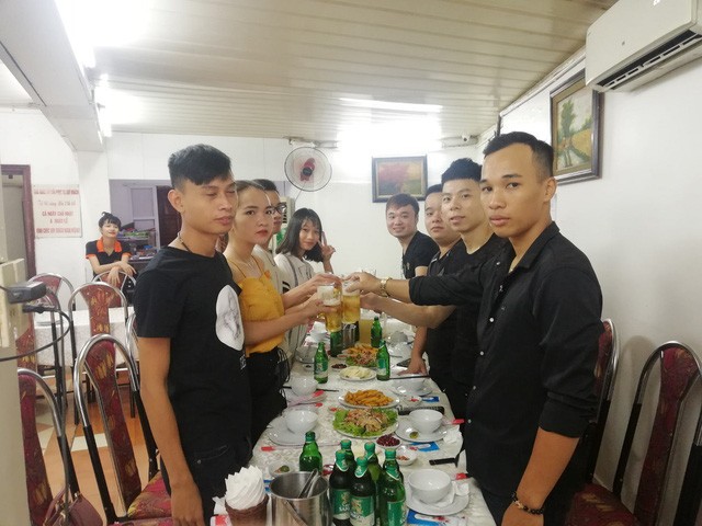 Shock toàn tập với tiệc offline toàn dân bay “thanh thiên bạch nhật” giữa lòng Hà Nội - Ảnh 11. Shock toàn tập với tiệc offline toàn dân bay “thanh thiên bạch nhật” giữa lòng Hà Nội - Ảnh 11.