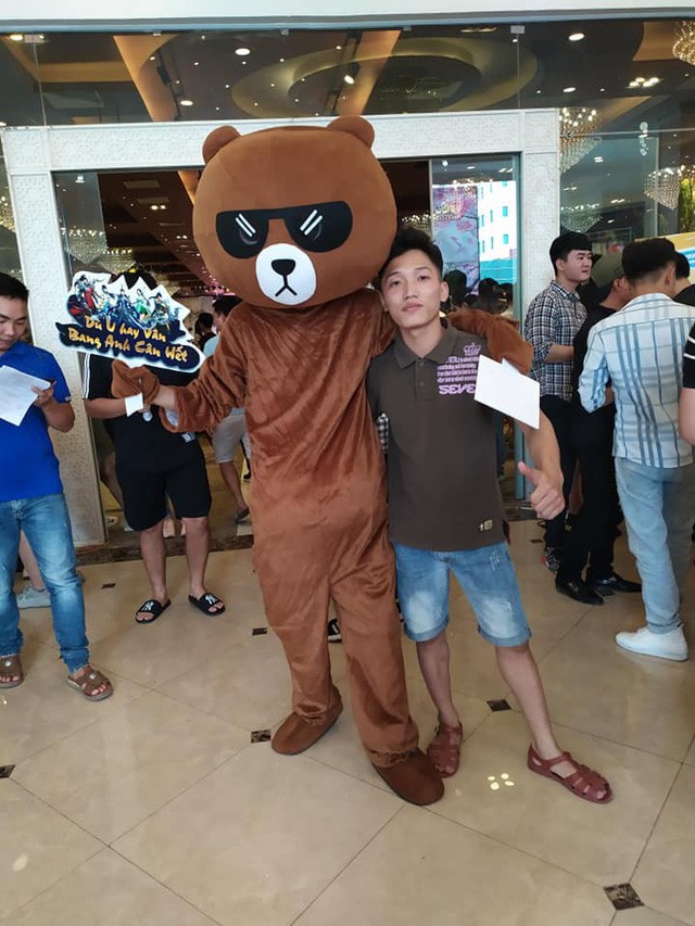 Shock toàn tập với tiệc offline toàn dân bay “thanh thiên bạch nhật” giữa lòng Hà Nội - Ảnh 9. Shock toàn tập với tiệc offline toàn dân bay “thanh thiên bạch nhật” giữa lòng Hà Nội - Ảnh 9.