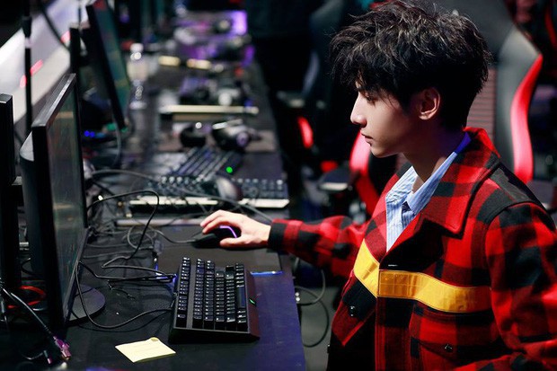 Shark Liên từ chối đầu tư cho startup về E-sports với lý do: Tôi cực ghét việc chơi game, ai mà nướng thời gian trên màn hình là tôi không thích - Ảnh 4. Shark Liên từ chối đầu tư cho startup về E-sports với lý do: Tôi cực ghét việc chơi game, ai mà nướng thời gian trên màn hình là tôi không thích - Ảnh 4.