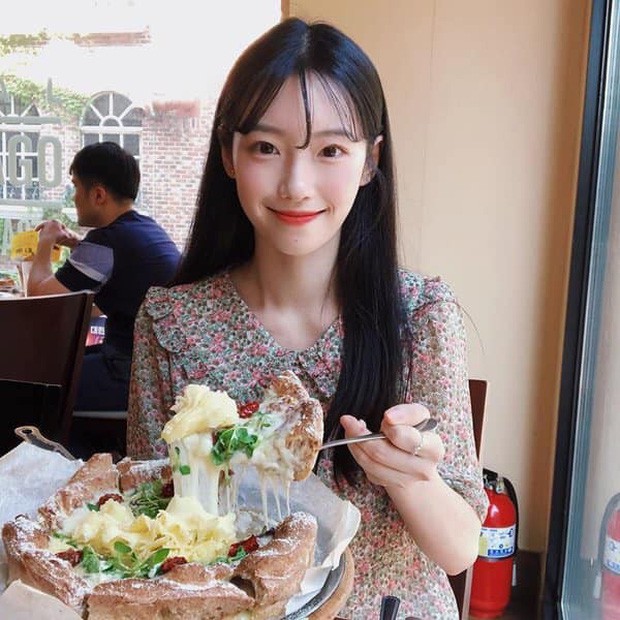 Nữ YouTuber sở hữu điểm cộng nhan sắc của IU, Taeyeon, Irene nên bị nghi ngờ là đã đập mặt xây lại - Ảnh 1.