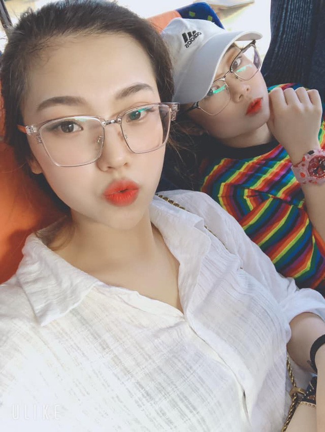 Các hot girl đồng loạt ngoi lên thả thính nhiệt tình chỉ vì... 1 chiếc váy: Con gái dễ dụ đến thế là cùng! - Ảnh 4. Các hot girl đồng loạt ngoi lên thả thính nhiệt tình chỉ vì... 1 chiếc váy: Con gái dễ dụ đến thế là cùng! - Ảnh 4.