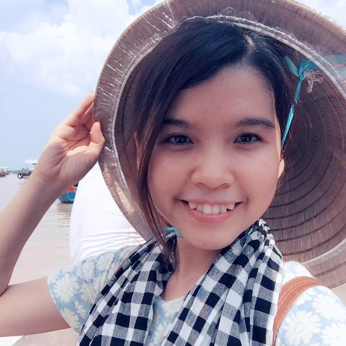 Ngắm “Máy bay” xinh đẹp luôn sát cánh hết mình cạnh bên giáo sư “Cường 10 tỷ”