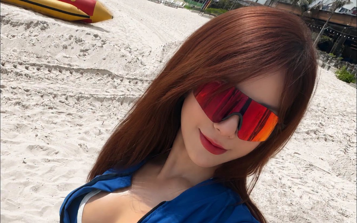 Diệp Lâm Anh gây chú ý với phong cách quyến rũ ở tuổi U40