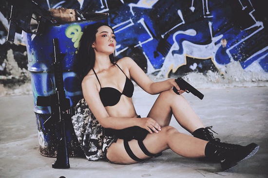 Dàn hot girl cosplay PUBG nóng bỏng mắt, chỉ nhìn thôi là súng ống đã lên nòng để sẵn sàng chạy bo - Ảnh 12.