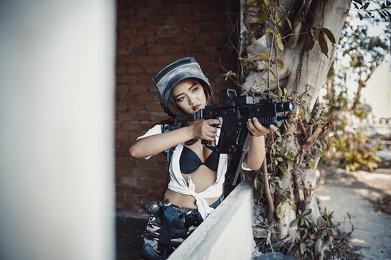 Dàn hot girl cosplay PUBG nóng bỏng mắt, chỉ nhìn thôi là súng ống đã lên nòng để sẵn sàng chạy bo - Ảnh 13.