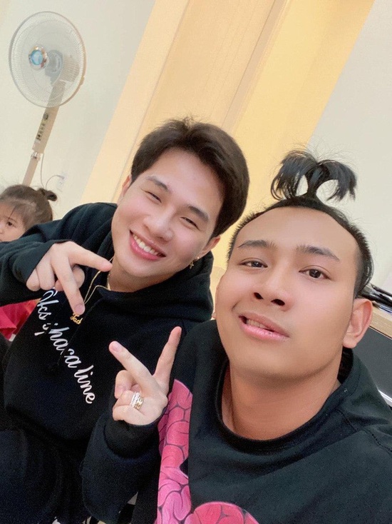 Không còn ở ẩn, Jack chính thức tái xuất, bị cả rừng fan hâm mộ vây quanh - Ảnh 3.